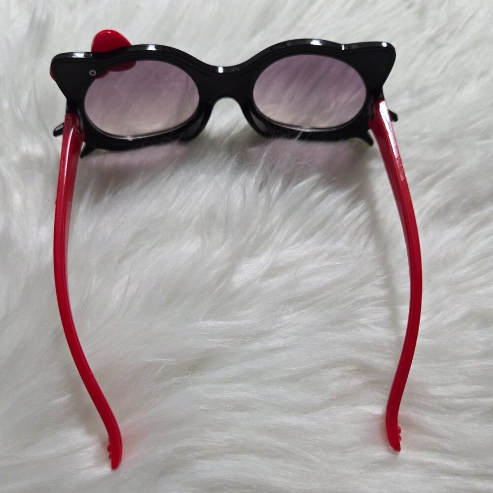 Hello Kitty Design Sunglasses - Picture 3 of 8